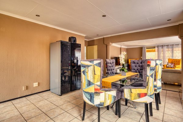 Les bons combinés luminaire et miroir dans la salle de bain